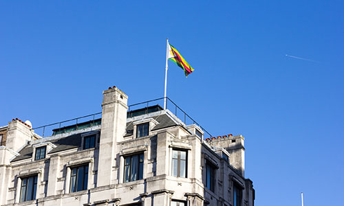 The Great Zimbabwean Cash Crisis: Shortages, Plastic Money & The Black Market
